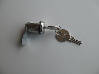 Keyed cabinet lock