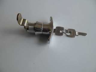 Keyed cabinet T handle lock